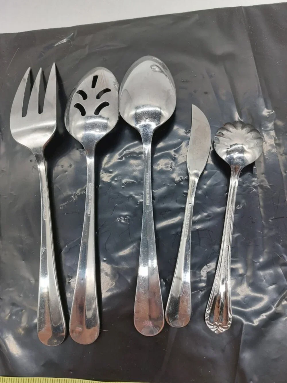 Farberware Flatware Serving 2 Spoon 1 Fork 1 Butter Knife 1 Sugar Set Of 5